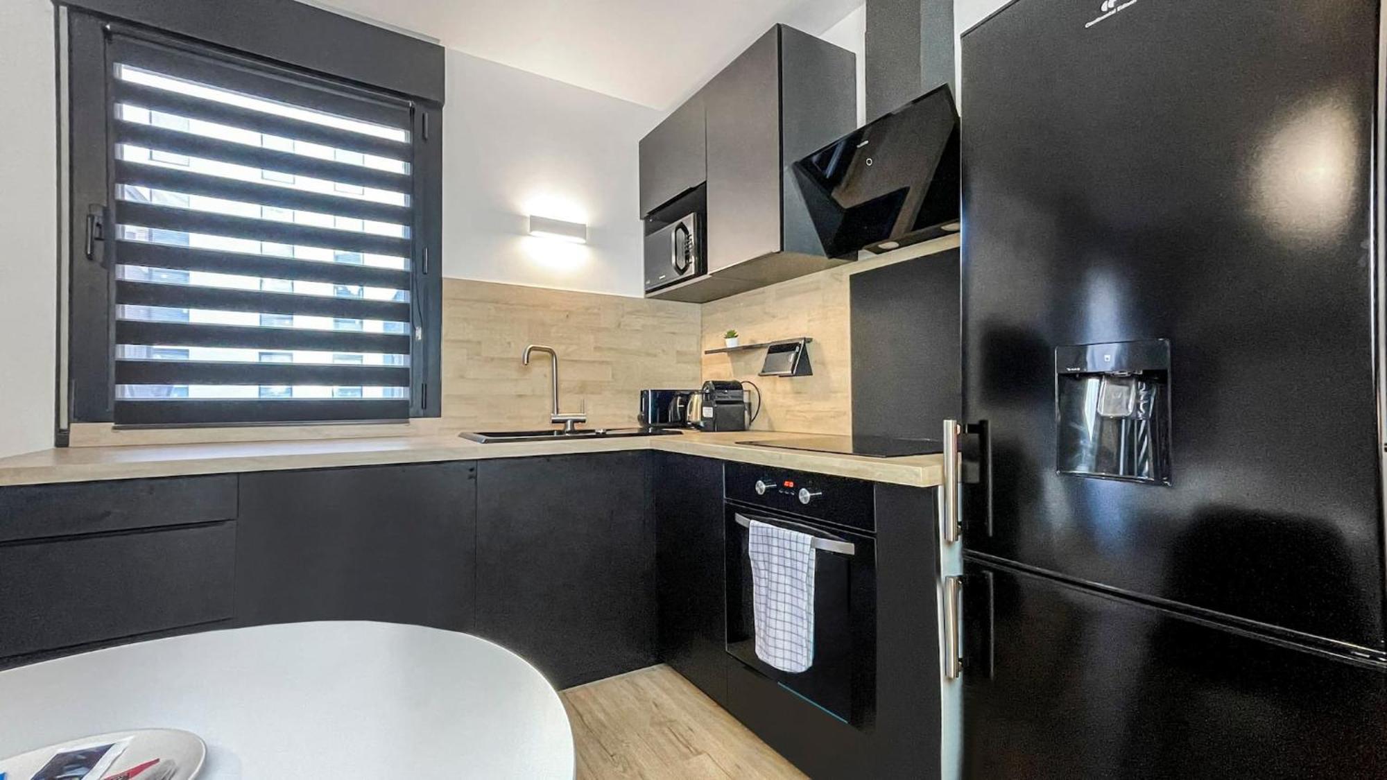 Apartment Homey Helsinki - Hyper Centre - Proche Geneve - Terrasse Privee - Wifi & Netflix *