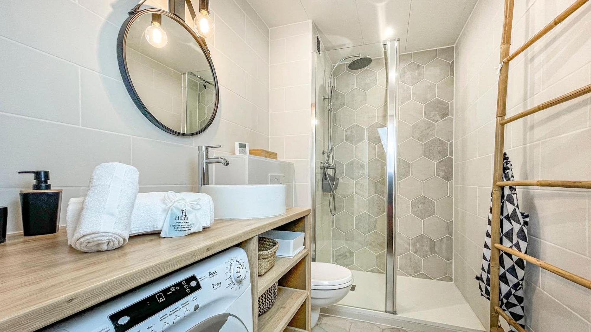 Homey Helsinki - Hyper Centre - Proche Geneve - Terrasse Privee - Wifi & Netflix Apartment